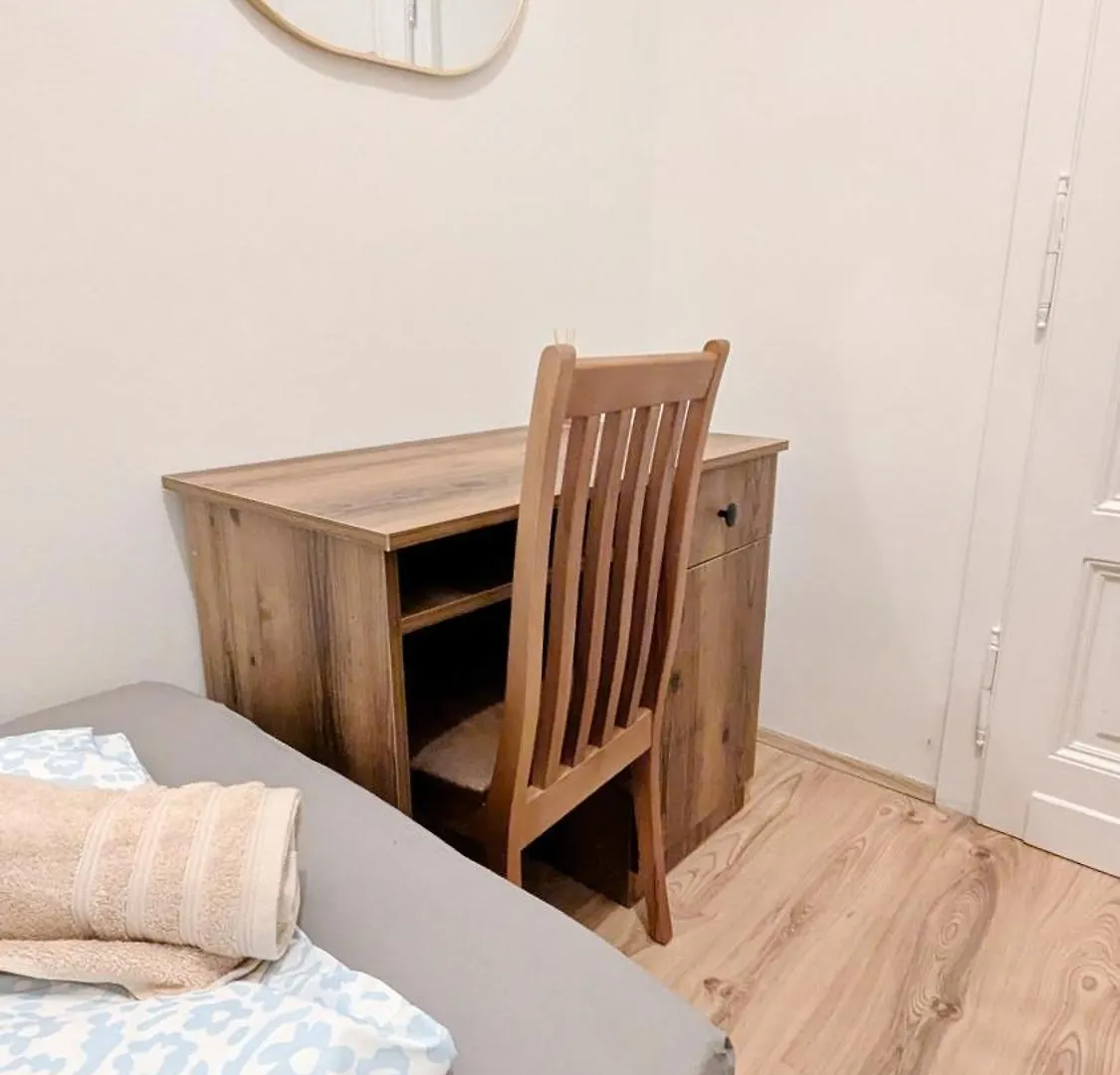 Spacious Rooms - 15 Min From Airport & City Center, 5 Min From Vienna Main-Bus Station Ez 42